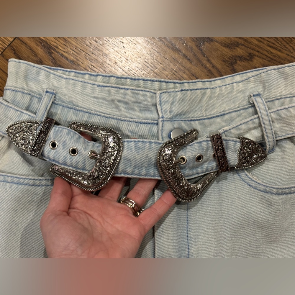 Le Lis Nashville Nights denim shorts with buckle ❤️NWT - Picture 7 of 8